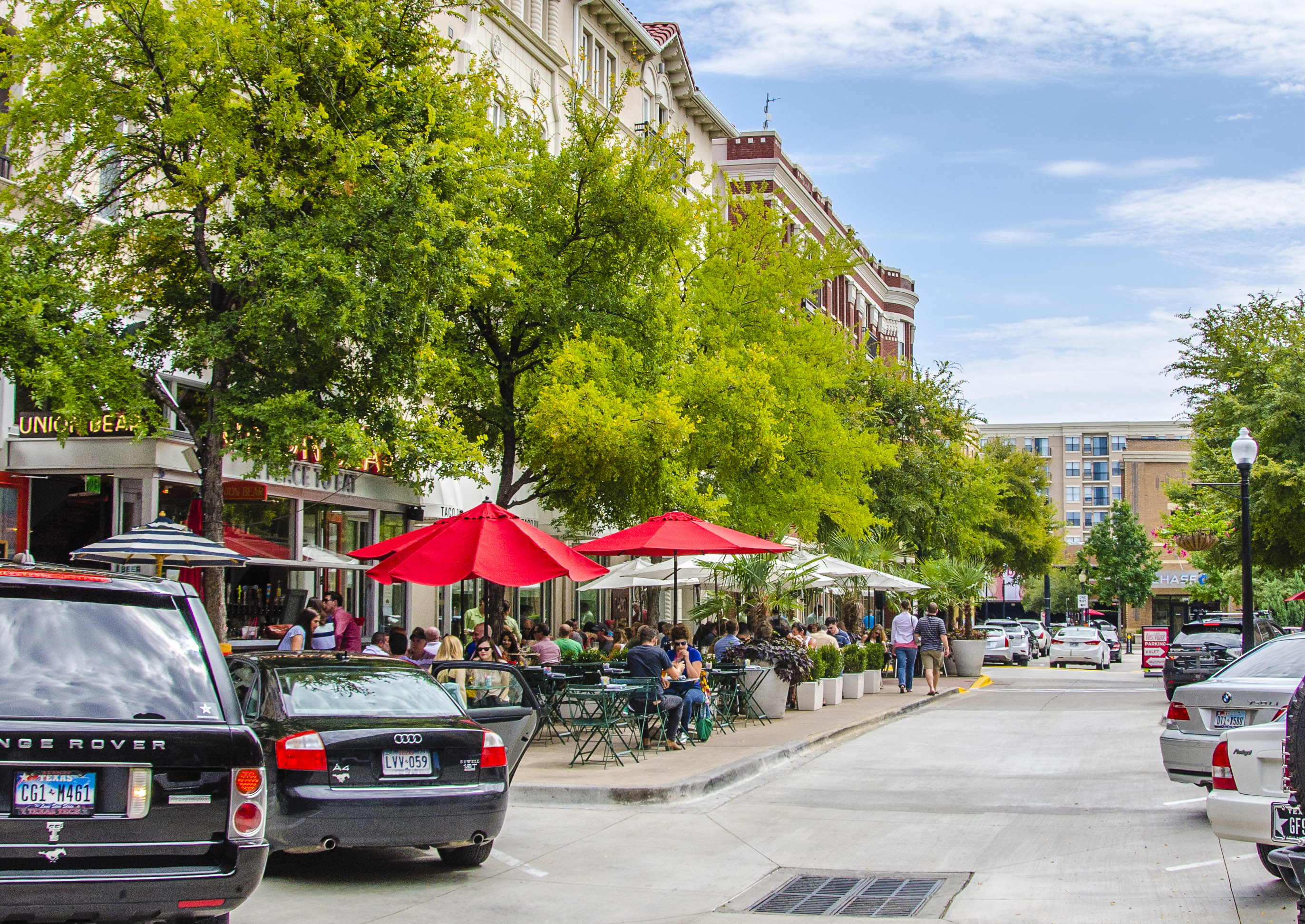 Uptown Dallas vs Downtown Dallas - Which Should I Choose?